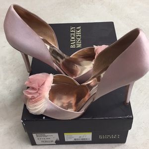Badgley Mischika Size 9 Ginseng Blush Satin